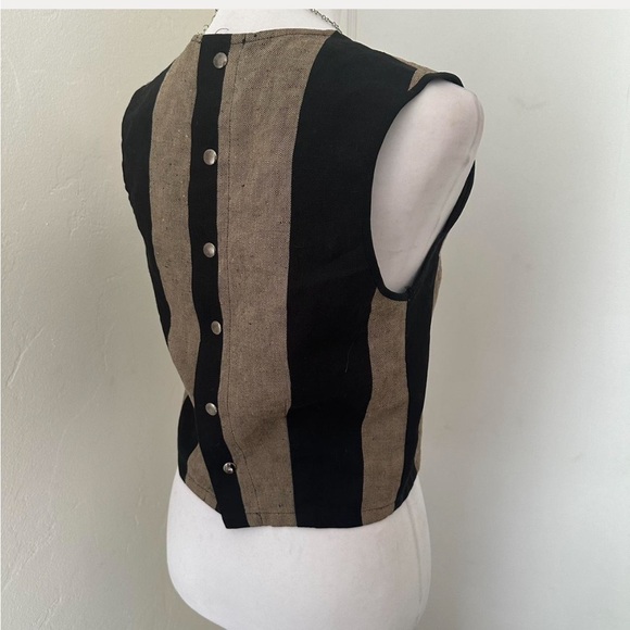 Ali Golden Cropped Linen Tank Top - Picture 4 of 6